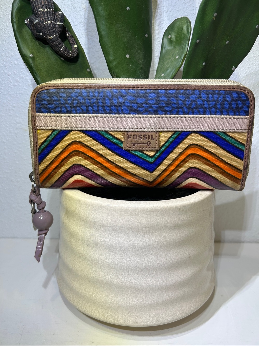 Fossil Key- Per Zip Around Wristlet Coated Canvas Zig Zag Wallet / Wristlet